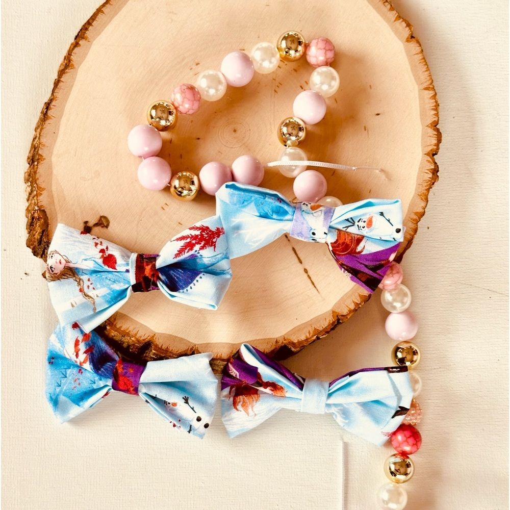 NWOT Frozen Fabric Hairbow in Blue